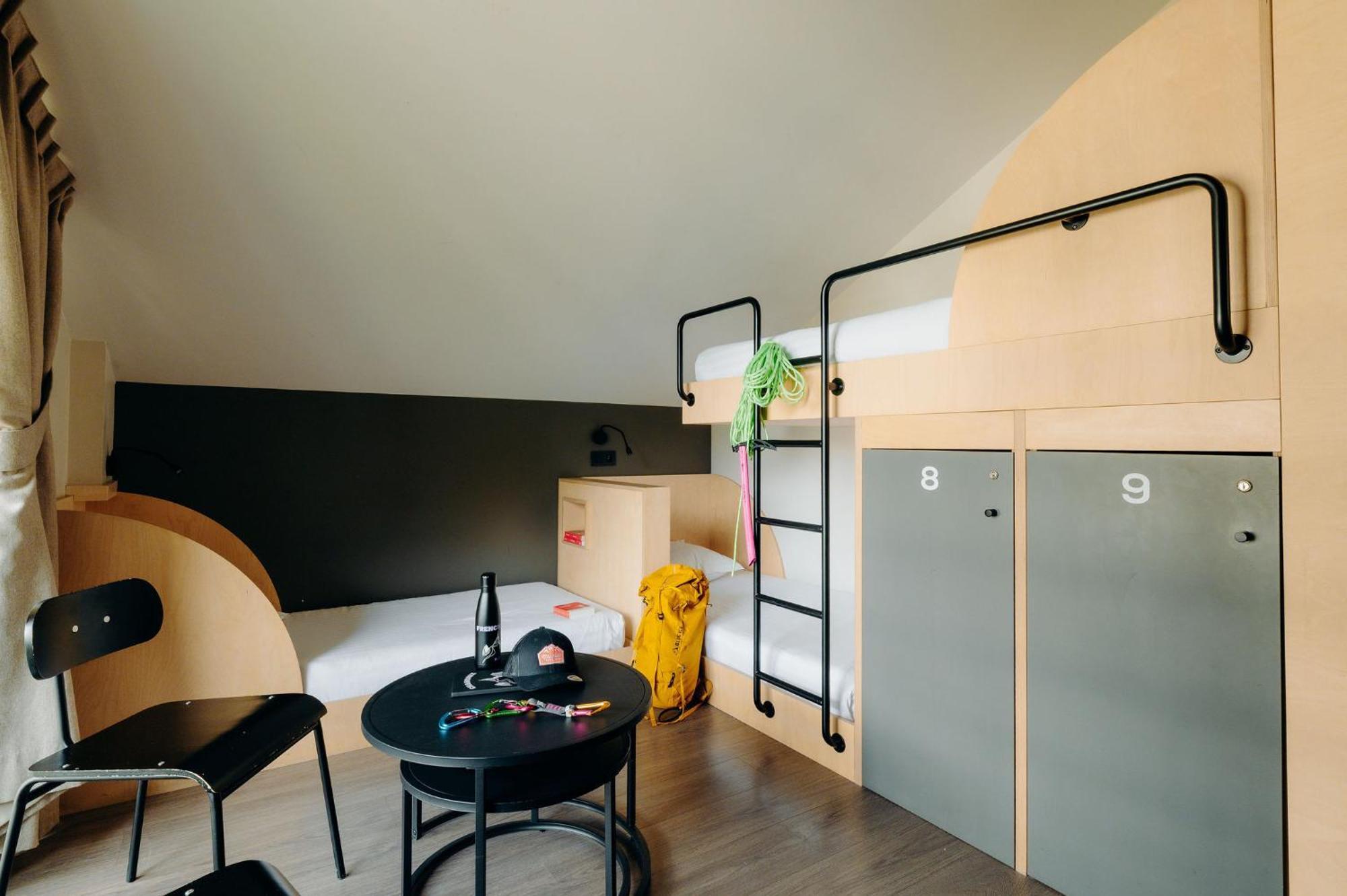 10-Bed Mixed Dormitory Room